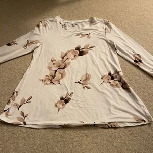 LuLaRoe Medium Elizabeth Top